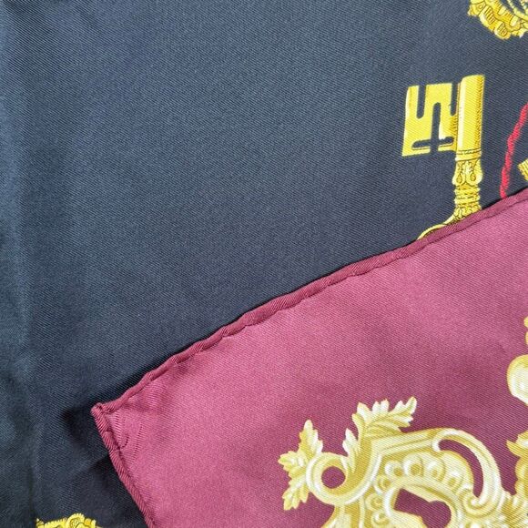 Authentic GUCCI 100% Silk Square Scarf Shawl Golden Key Print Made In Italy - Picture 5 of 9